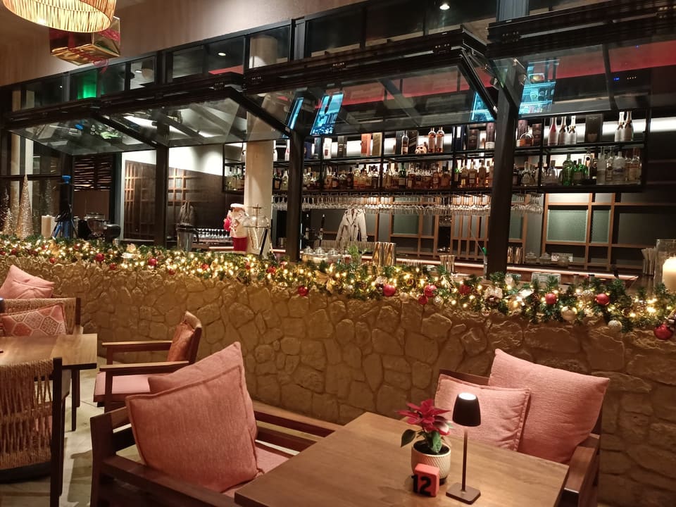 SeaNatra Lounge Bar & Restaurant in Larnaca