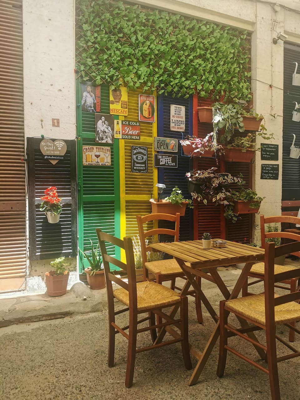 To Kafeneio tis Pareas in Πάνω Λεύκαρα
