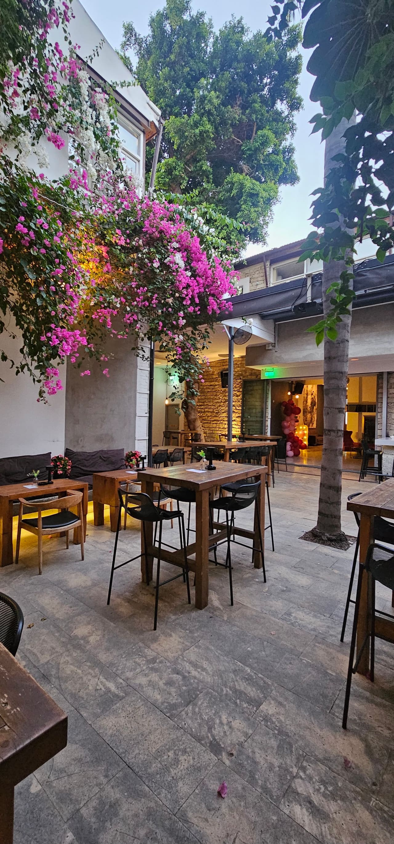 Lab Bar & Restaurant