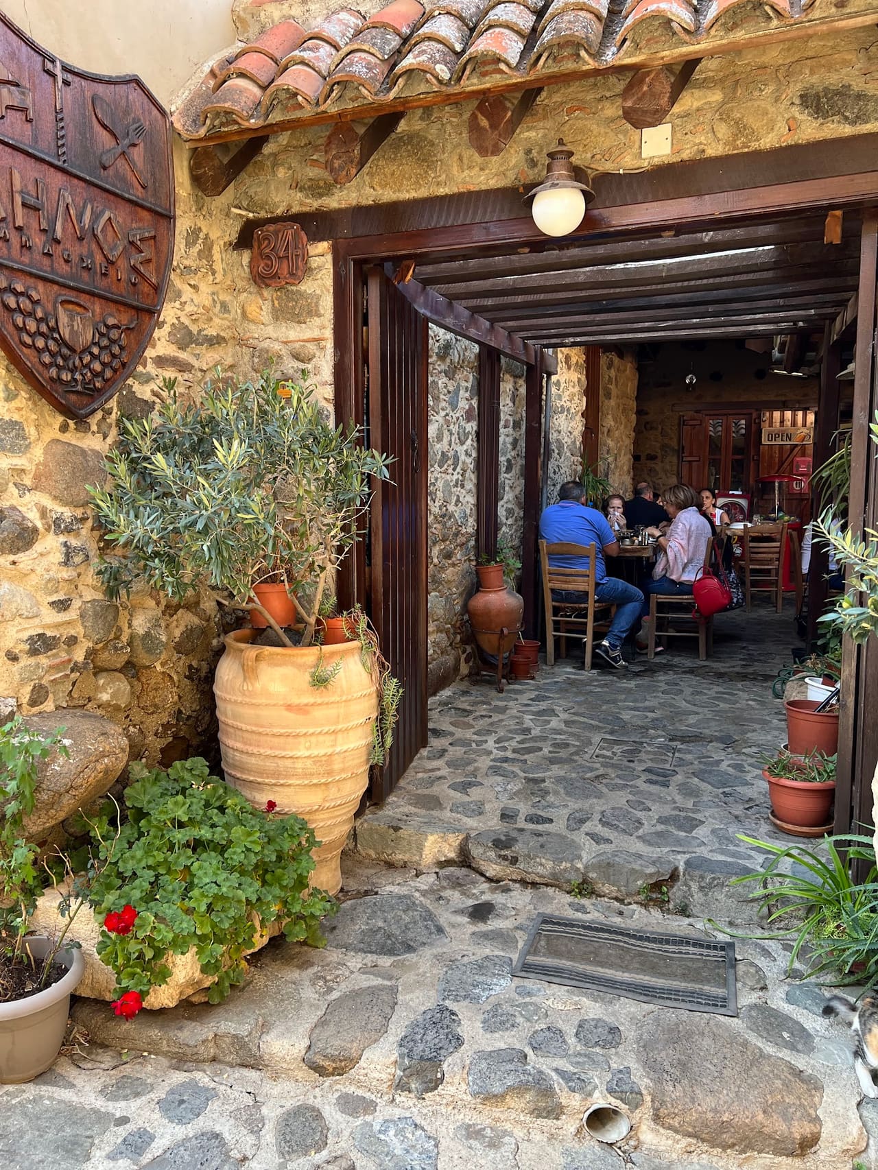 Linos Inn