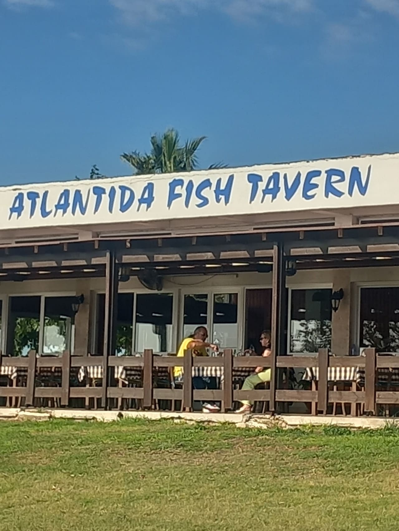 Atlantida Beach Bar & Tavern