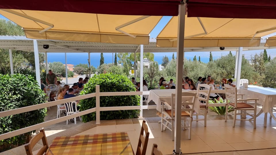 Pavlaras Prengos Tavern in Neo Chorio Pafou