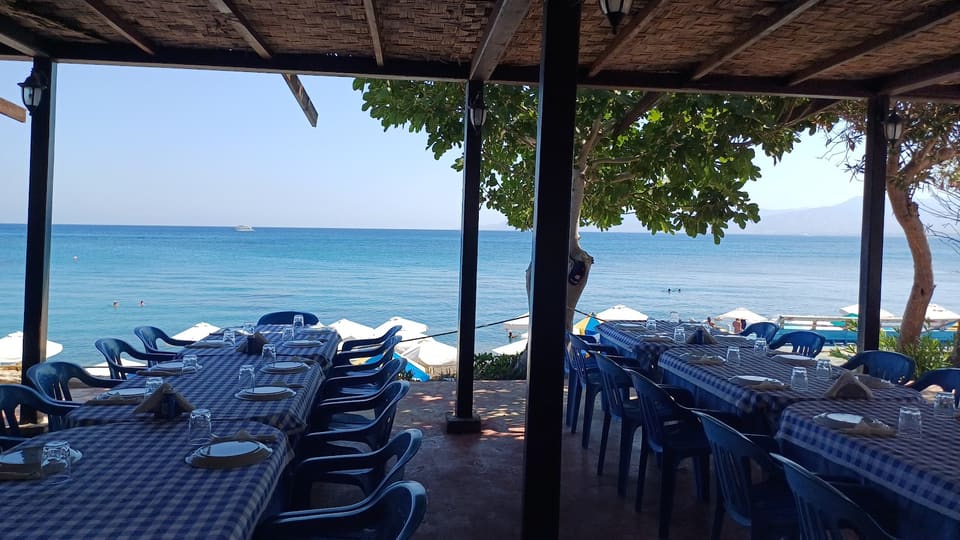 Ttakkas Bay Restaurant in Neo Chorio